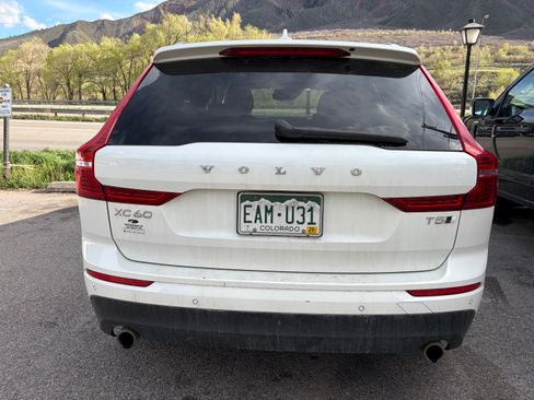 Used 2020 Volvo XC60 T5 Momentum image 6