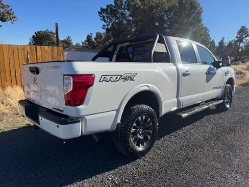 Used 2019 Nissan Titan PRO-4X w/ Pro-4x Convenience Package image 10