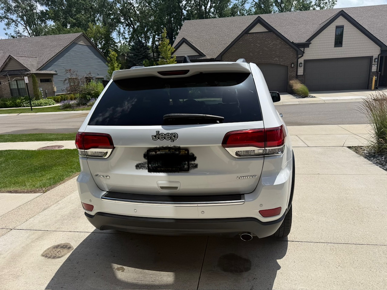 Used 2020 Jeep Grand Cherokee Limited AWD/4WD image 10