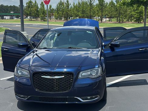 Used 2016 Chrysler 300 S RWD image 8