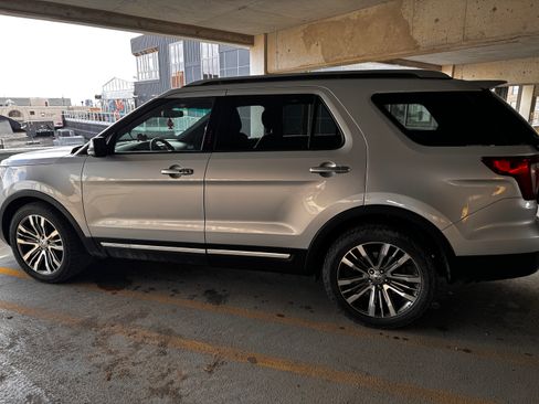 Used 2017 Ford Explorer Platinum image 15