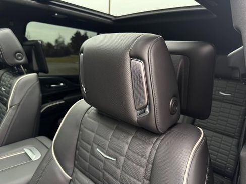 Used 2024 Cadillac Escalade ESV V w/ LPO, ONYX Package image 6