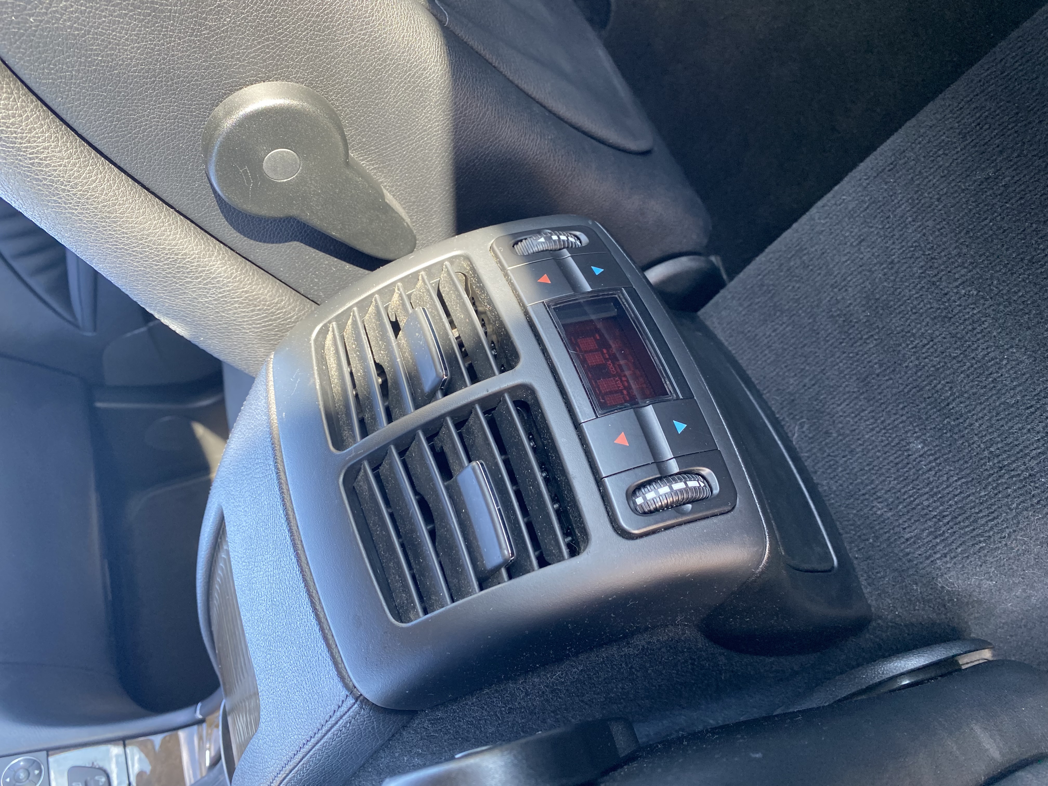 Used 2009 Mercedes-Benz E 550 Sedan image 26