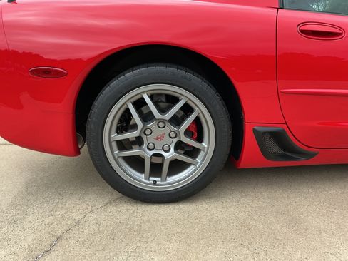 Used 2003 Chevrolet Corvette Z06 w/ Memory Package, 3 Drivers RWD image 11