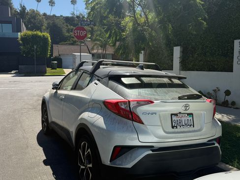 Used 2019 Toyota C-HR XLE FWD image 2