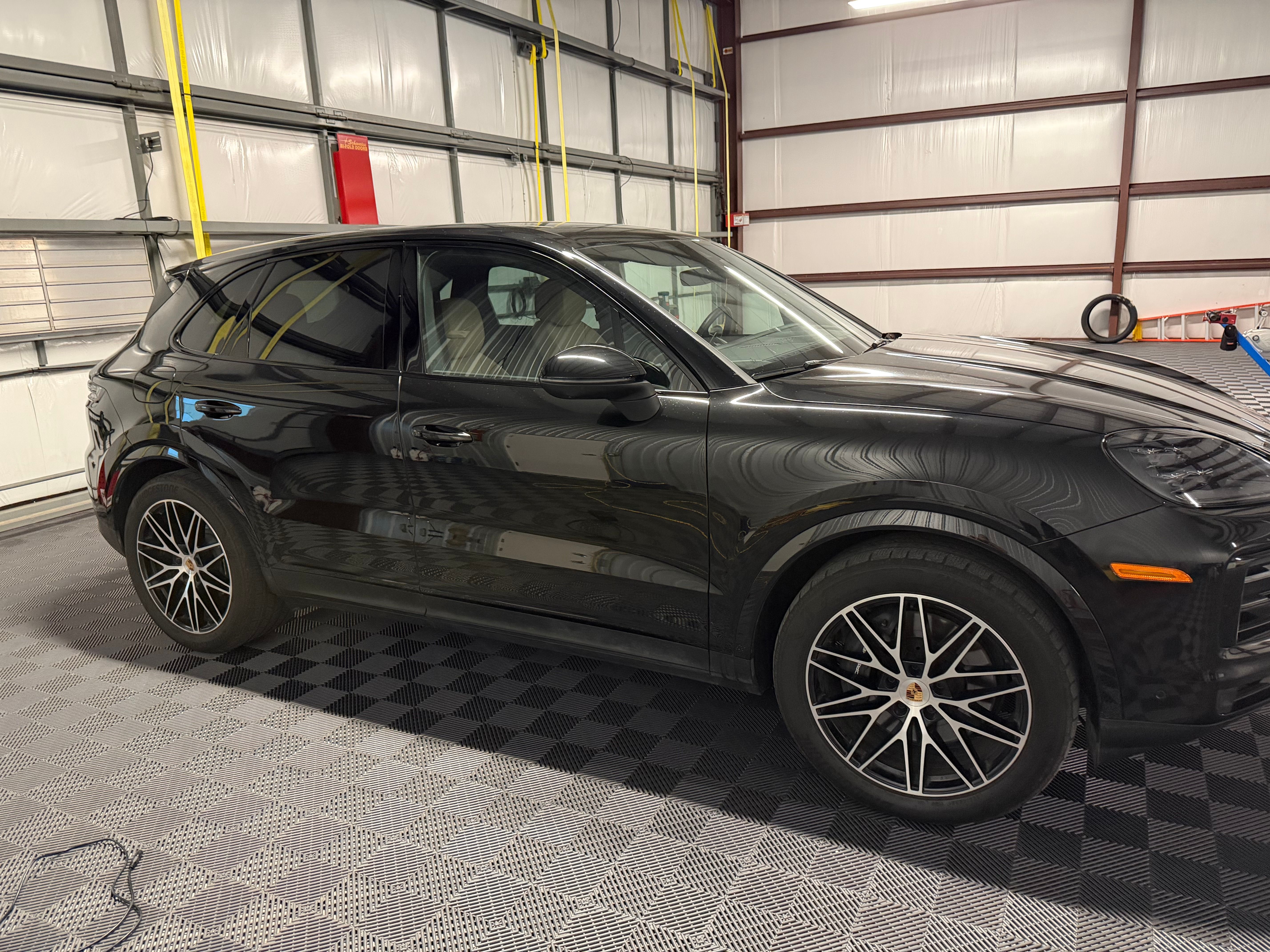 Used 2025 Porsche Cayenne AWD/4WD image 4