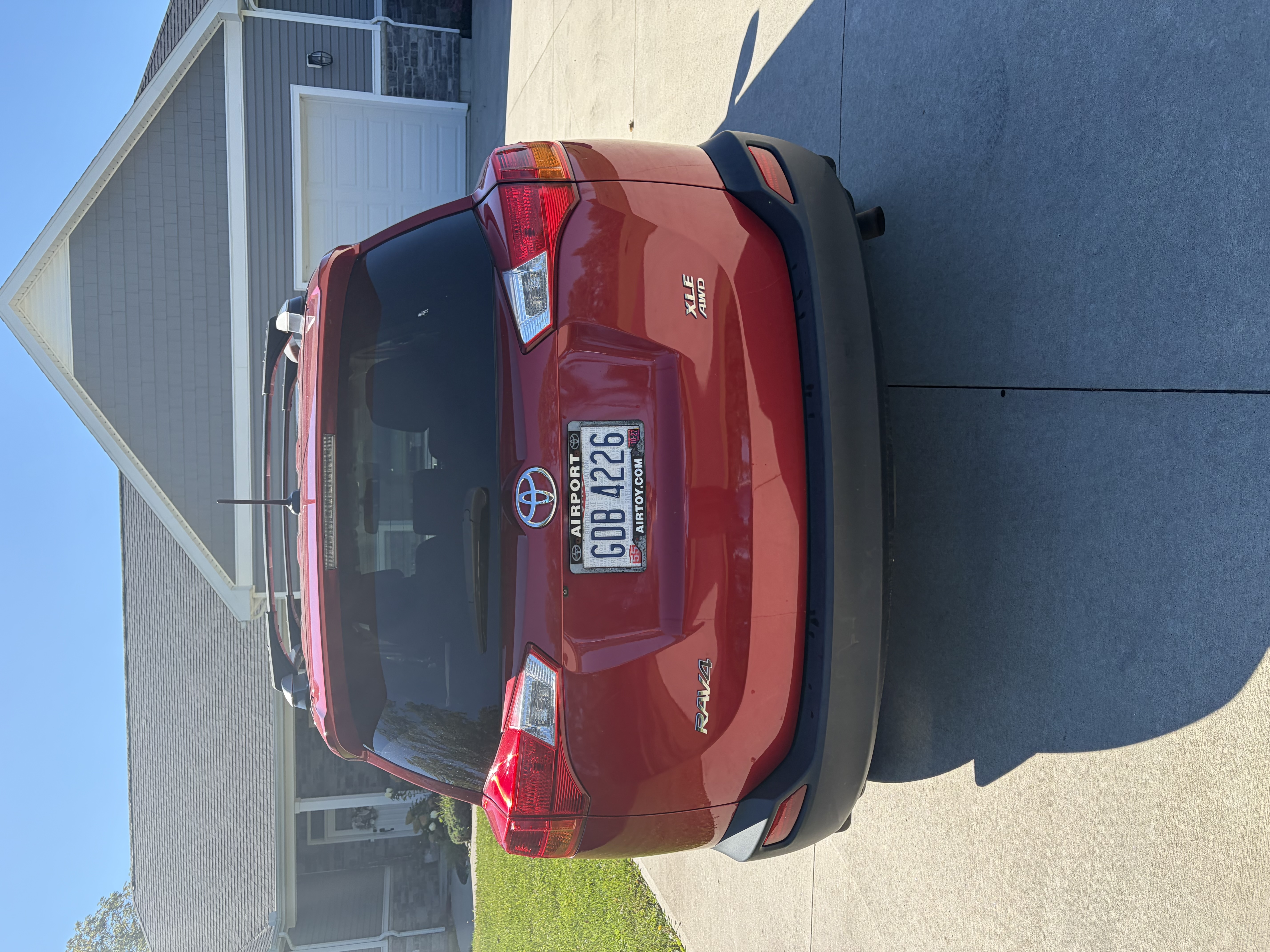 Used 2014 Toyota RAV4 XLE AWD/4WD image 4