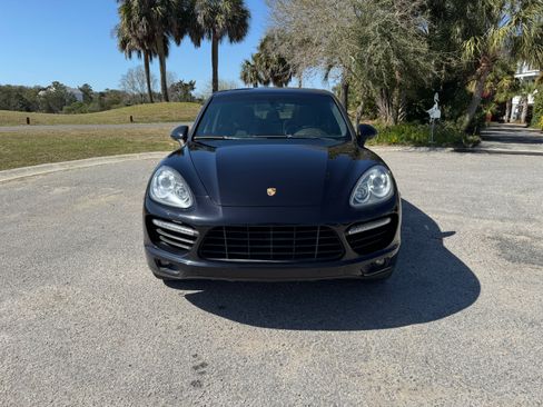 Used 2011 Porsche Cayenne Turbo image 2