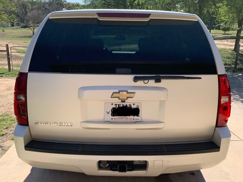 Used 2007 Chevrolet Suburban LT w/ LT Preferred Equipment Group image 10