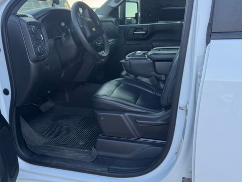 Used 2022 Chevrolet Silverado 2500 Custom w/ Custom Value Package AWD/4WD image 11