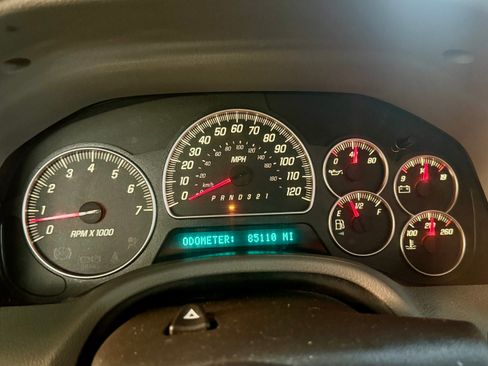 Used 2008 GMC Envoy SLT w/ Sun And 6-Disc Cd Package RWD image 8