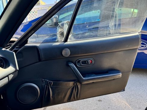 Used 1996 MAZDA MX-5 Miata RWD image 12