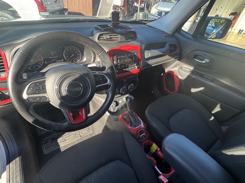 Used 2016 Jeep Renegade Trailhawk image 12