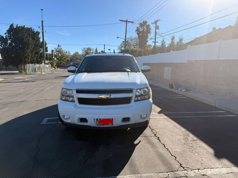 Used 2011 Chevrolet Suburban LT RWD image 5