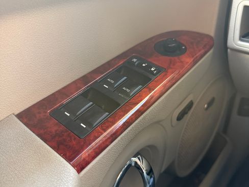 Used 2007 Jeep Commander Limited image 16