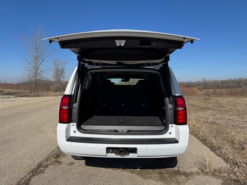 Used 2018 Chevrolet Suburban LT image 8