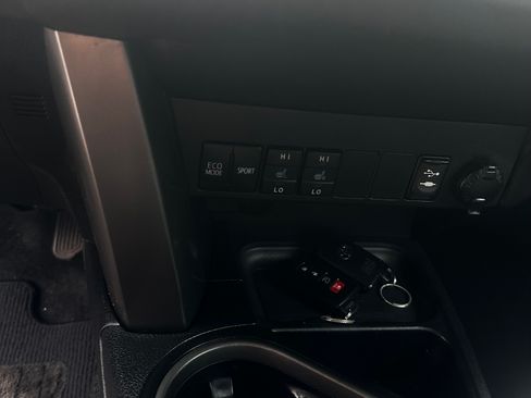 Used 2017 Toyota RAV4 SE w/ Power Extra Value Package FWD image 9