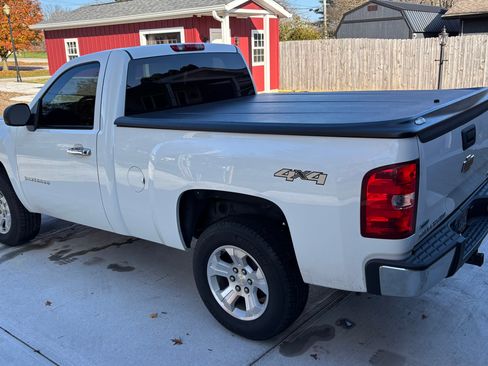 Used 2011 Chevrolet Silverado 1500 W/T w/ LS Package image 2