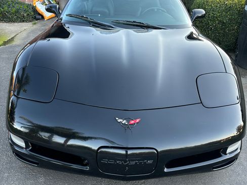 Used 1998 Chevrolet Corvette Coupe w/ Performance Handling Pkg image 1