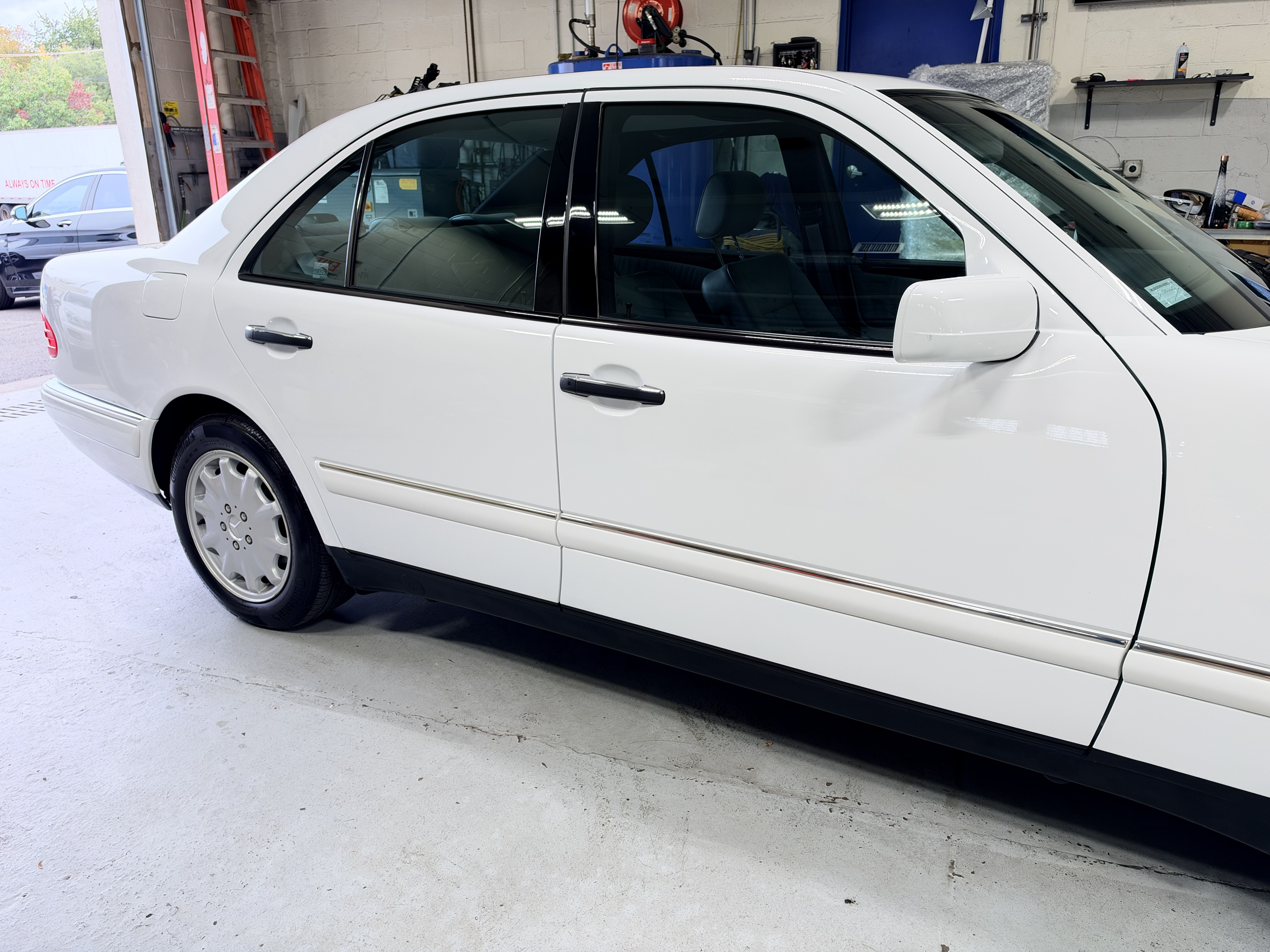 Used 1998 Mercedes-Benz E 300 Sedan image 12