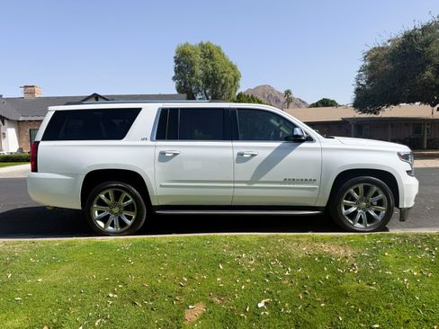 Used 2016 Chevrolet Suburban LTZ image 8