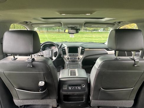 Used 2020 GMC Yukon XL Denali w/ Denali Premium Package image 17