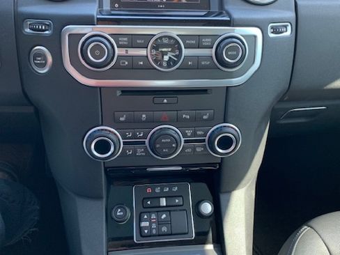 Used 2016 Land Rover LR4 HSE Silver Edition AWD/4WD image 17