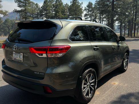 Used 2019 Toyota Highlander XLE image 5