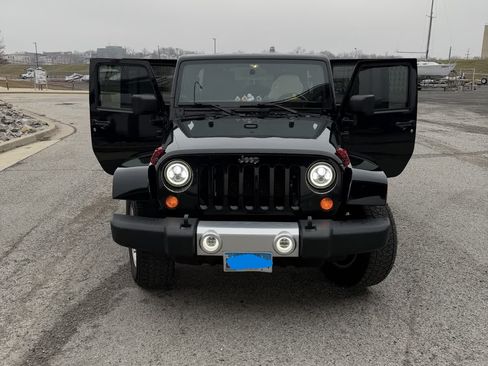 Used 2012 Jeep Wrangler Unlimited Sahara w/ Connectivity Group image 11