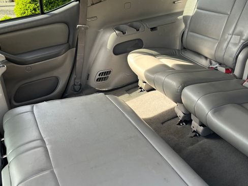 Used 2005 Toyota Sequoia SR5 AWD/4WD image 2