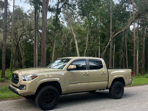 Used 2019 Toyota Tacoma SR5 RWD image 11