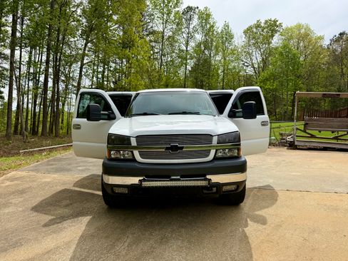Used 2004 Chevrolet Silverado 2500 LS w/ Skid Plate Package image 9