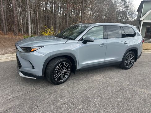 Used 2025 Toyota Grand Highlander AWD Hybrid image 1