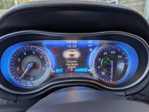 Used 2015 Chrysler 300 C w/ Light Group image 15