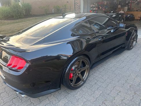 Used 2022 Ford Mustang Shelby GT500 w/ Technology Package image 9