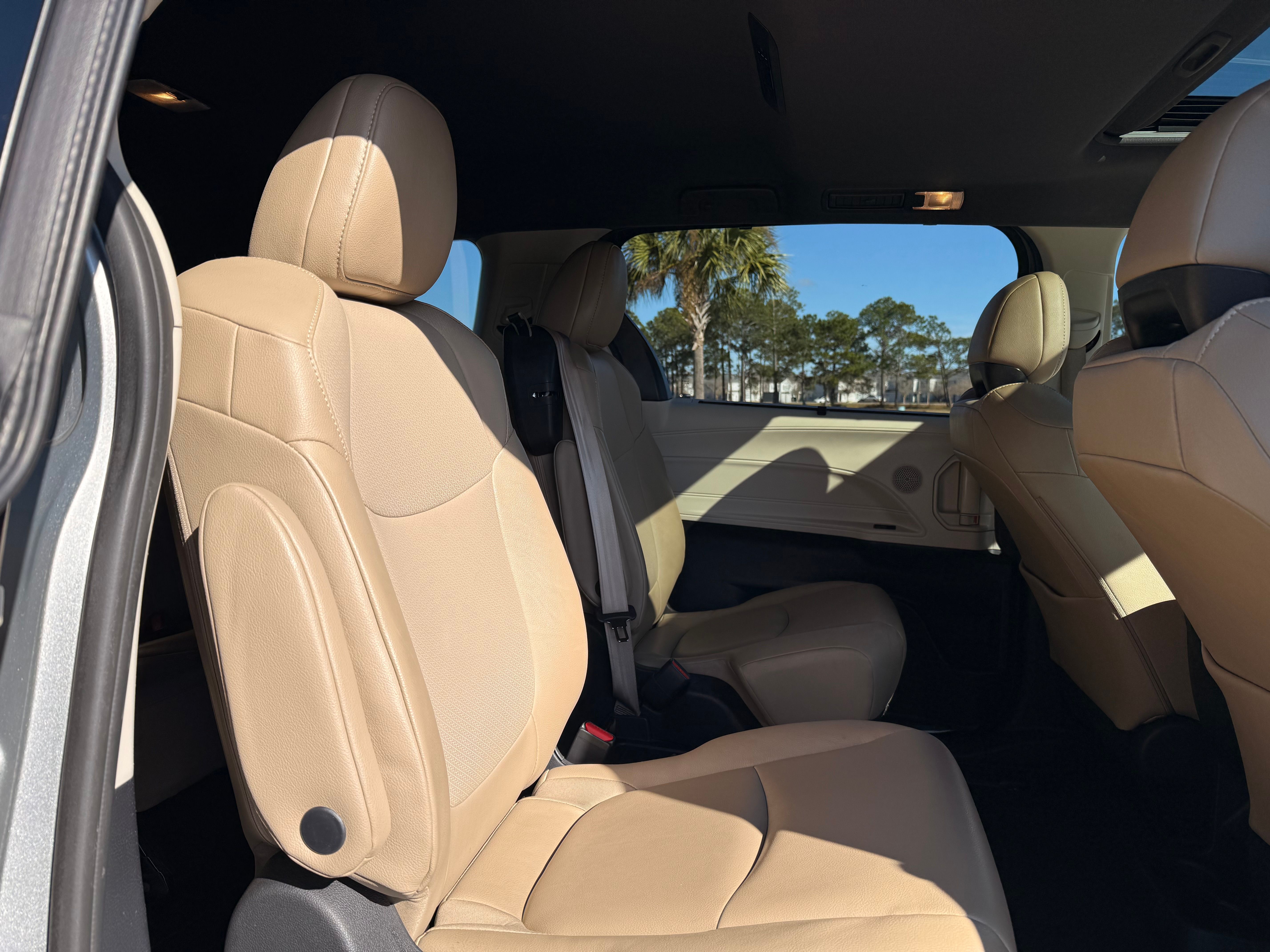 Used 2021 Toyota Sienna XLE w/ XLE Plus Package FWD image 10