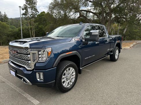 Used 2021 GMC Sierra 2500 Denali w/ Denali Ultimate Package AWD/4WD image 1