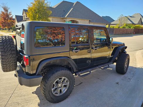 Used 2015 Jeep Wrangler Unlimited Rubicon w/ Connectivity Group image 5