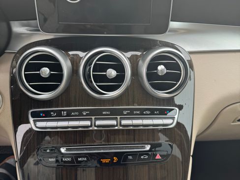 Used 2019 Mercedes-Benz GLC 300 image 8