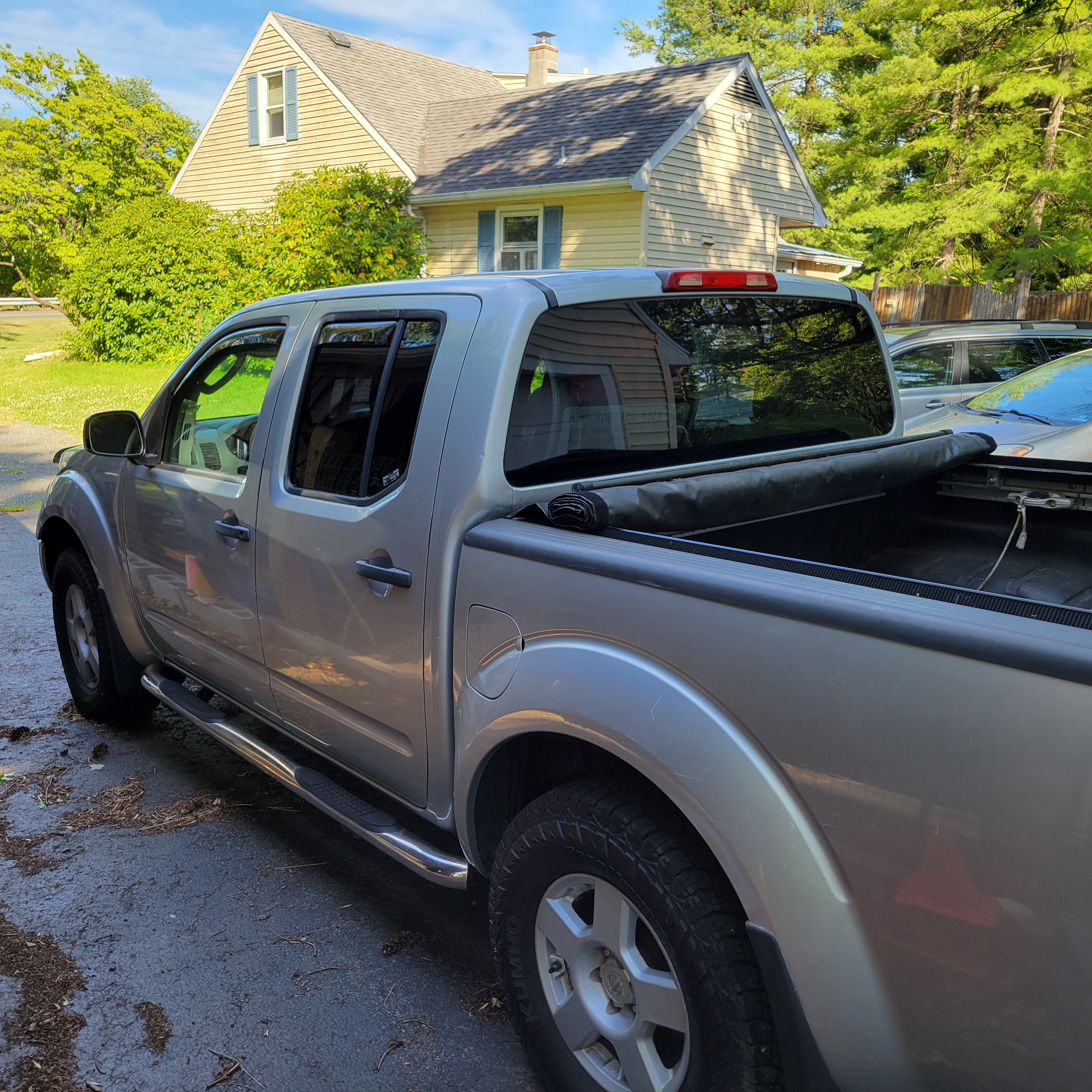 Used 2005 Nissan Frontier SE AWD/4WD image 5