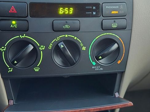 Used 2005 Toyota Corolla LE image 2