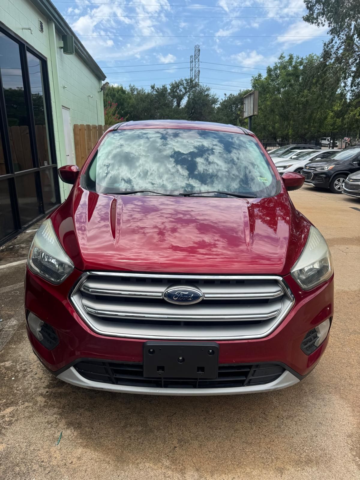 Used 2017 Ford Escape SE w/ SE Cold Weather Package AWD/4WD image 1