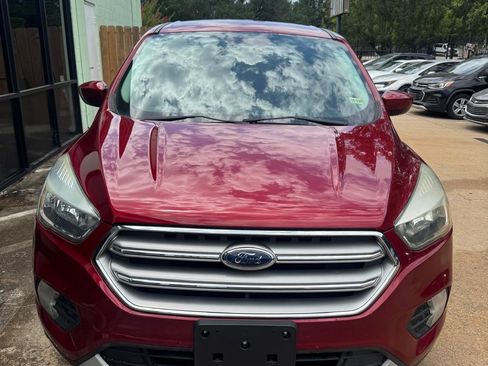 Used 2017 Ford Escape SE w/ SE Cold Weather Package AWD/4WD image 1