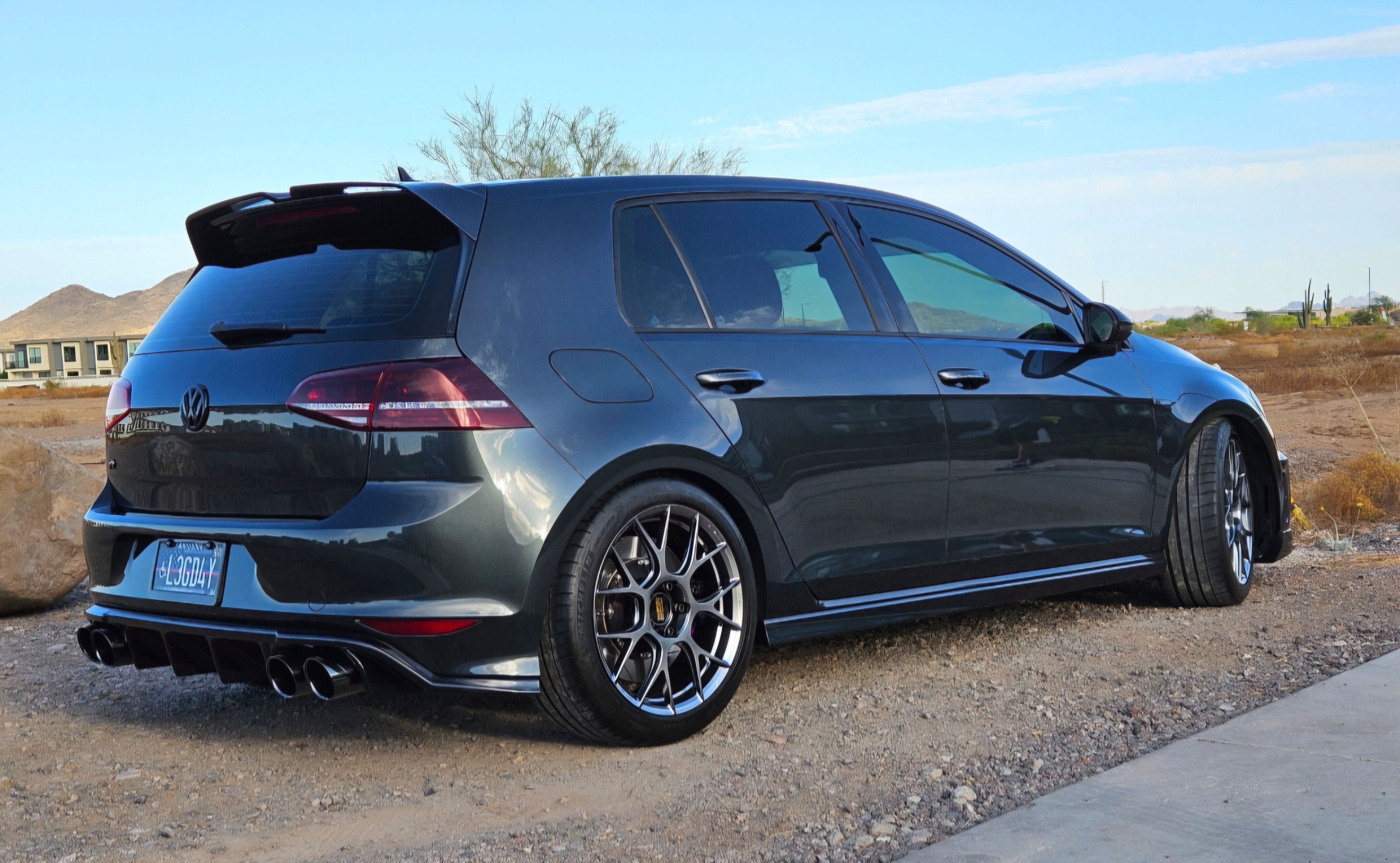 Used 2017 Volkswagen Golf 4-Door AWD/4WD image 17
