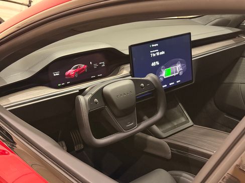 Used 2023 Tesla Model S Standard Range image 5