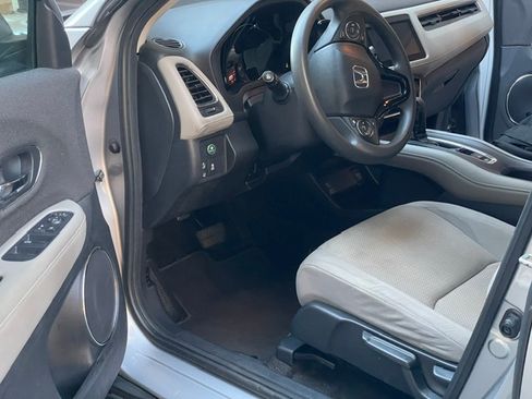Used 2019 Honda HR-V EX image 9