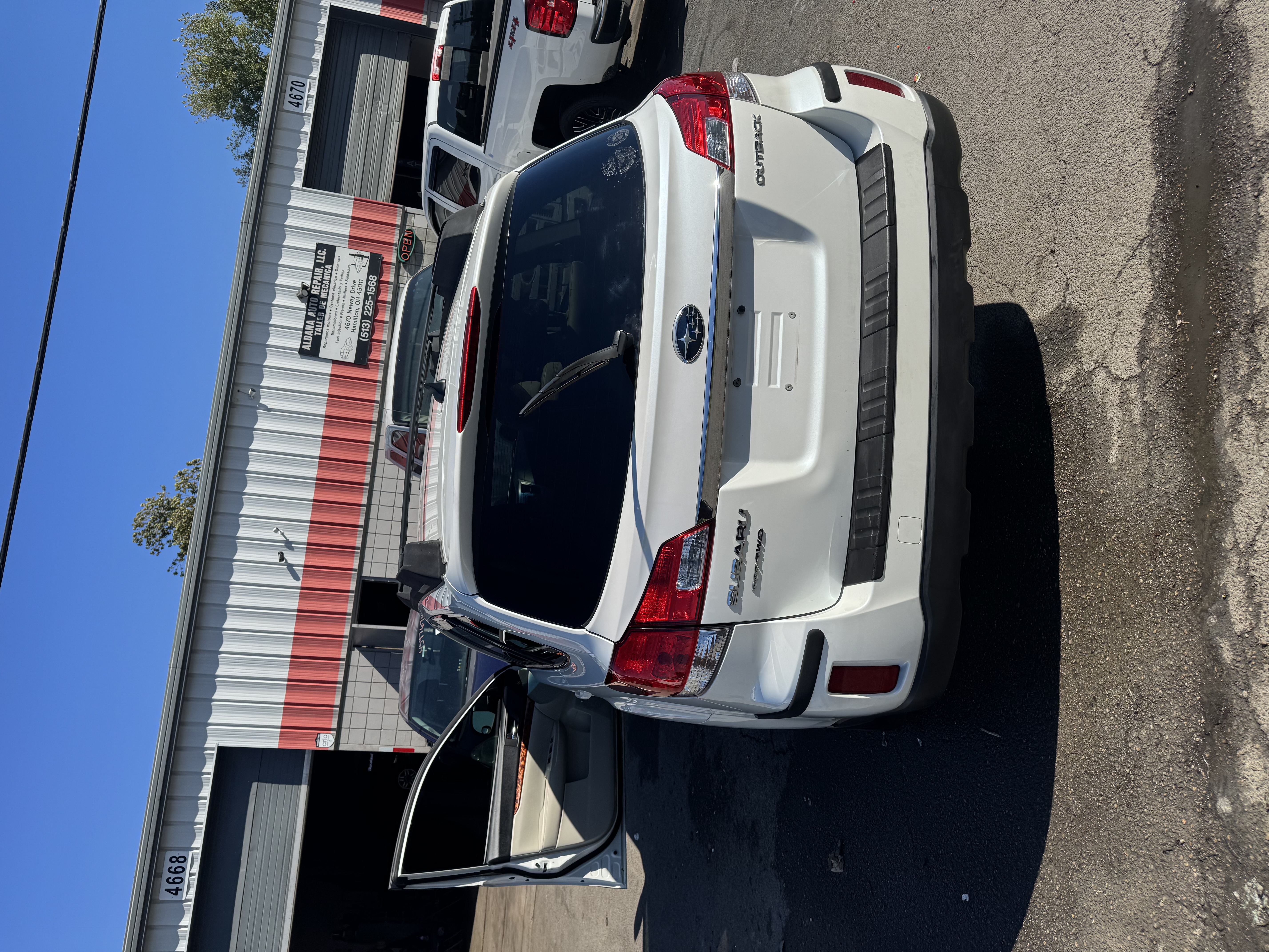Used 2011 Subaru Outback 2.5i Limited AWD/4WD image 11