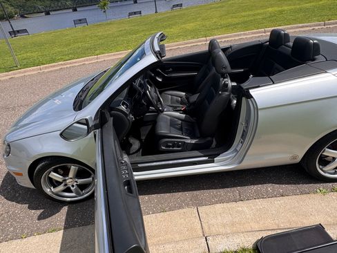 Used 2013 Volkswagen Eos Executive FWD image 9