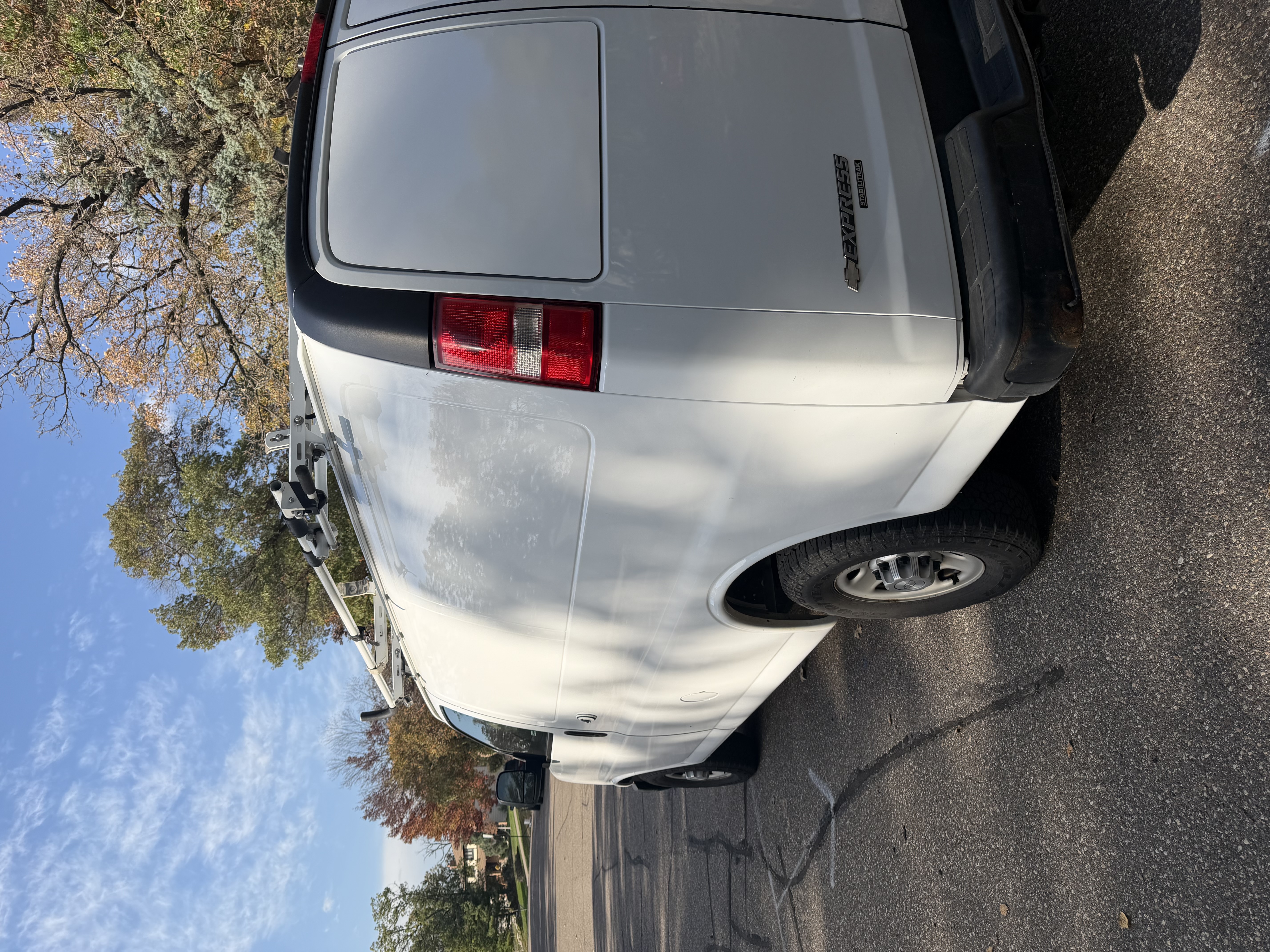 Used 2015 Chevrolet Express 2500 RWD image 9