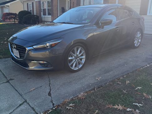 Used 2017 MAZDA MAZDA3 Grand Touring image 4
